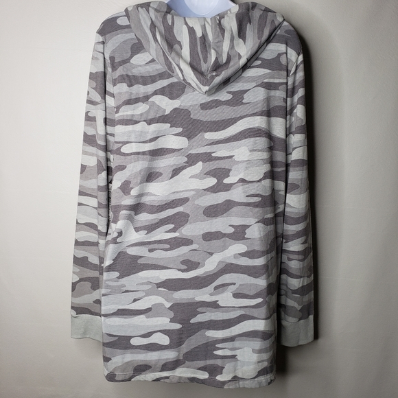 Torrid Top "Can't I'm Busy" Gray Camo Size 0 Large 12 Long Sleeve Hoodie Tee NWT - Picture 5 of 16